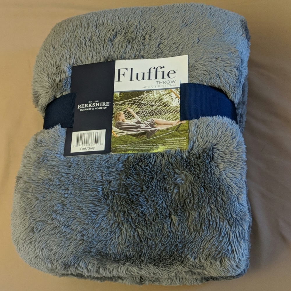 Super Fluffy Berkshire Blanket Faux Fur Throw